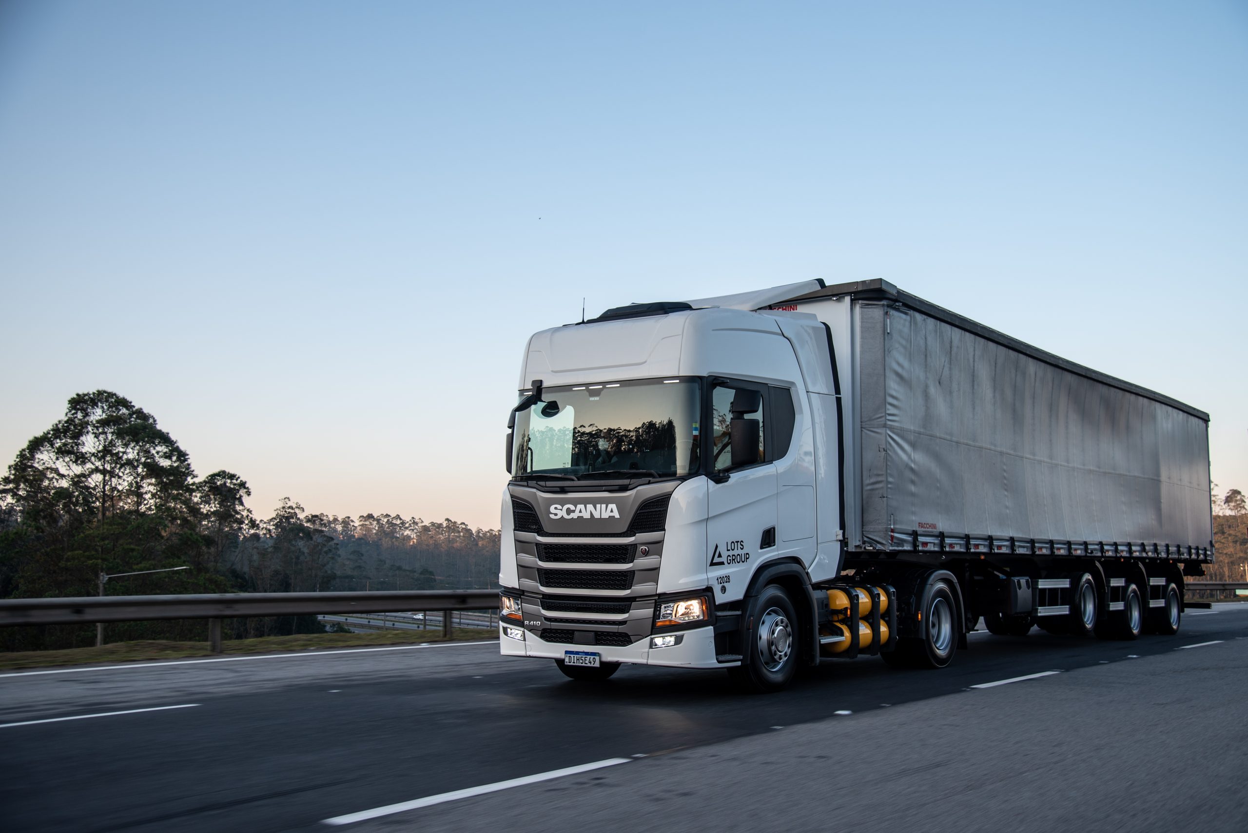 LOTS Group reduz em 27% a emissão de CO2 com substituição de caminhões a diesel por movidos a gás natural